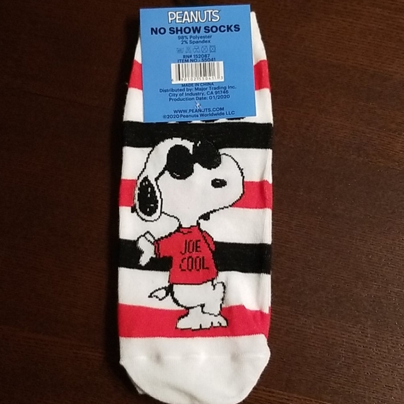 4 for $20 Peanuts Snoopy cool socks - Picture 2 of 3